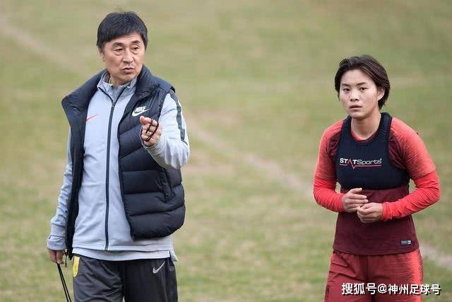 瑞士足协：恩博洛赴美国签证获得批准，将在周五晚和国家队会合